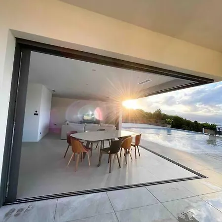Vila Luxe Avec Piscine Et Belle Vue Pietrosella