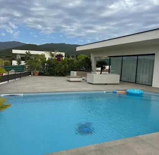 Luxe Avec Piscine Et Belle Vue 别墅 *